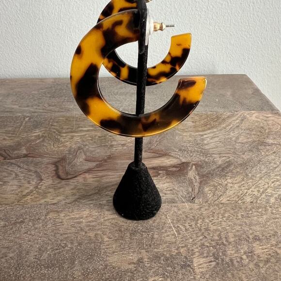 🍭6/$30 Tortoiseshell acrylic hoop post earrings - Picture 1 of 4